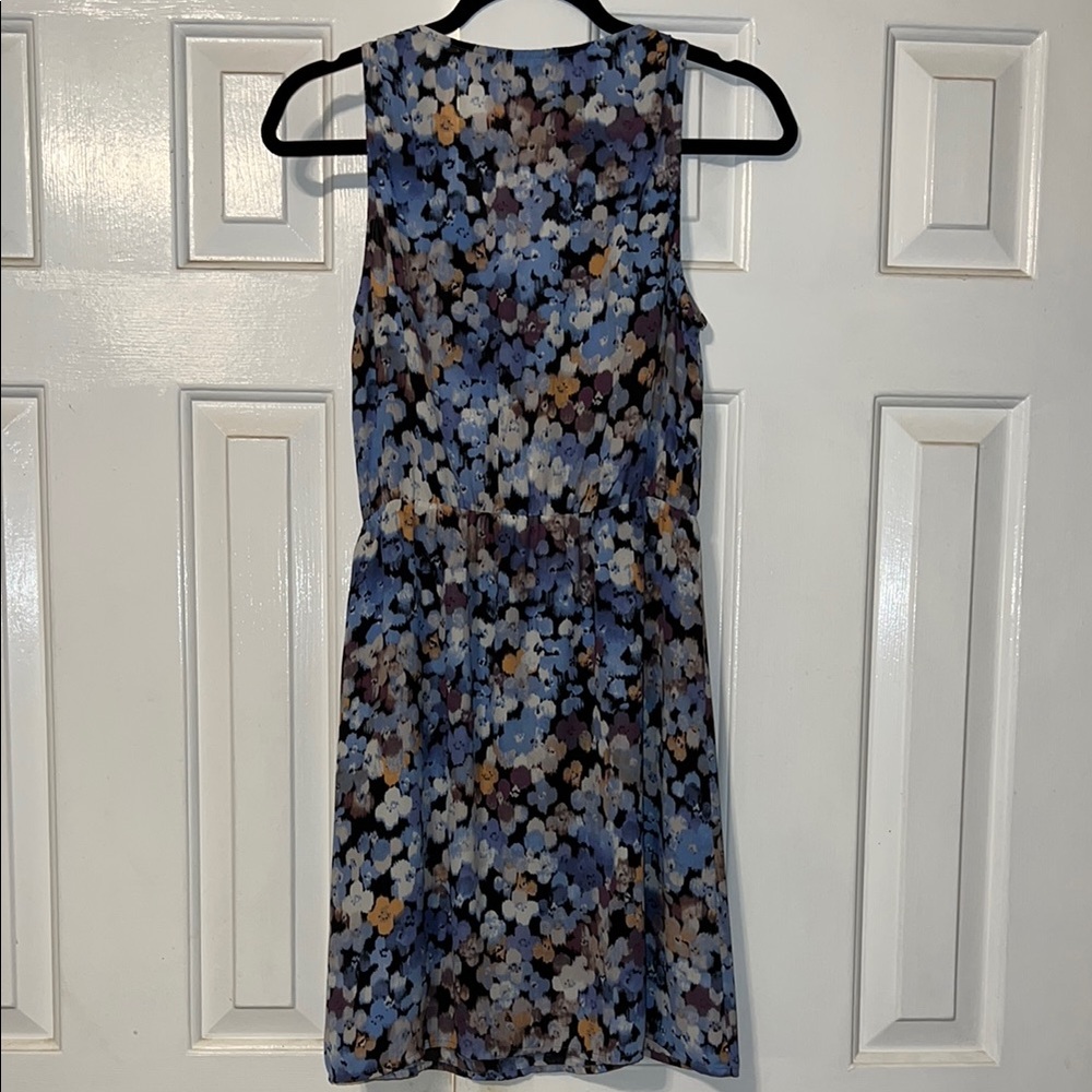 Blue Sleeveless Dress with Floral Pattern - Picture 4 of 4